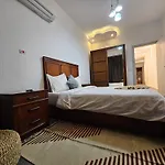 Alex Gate Apartment - Families Only